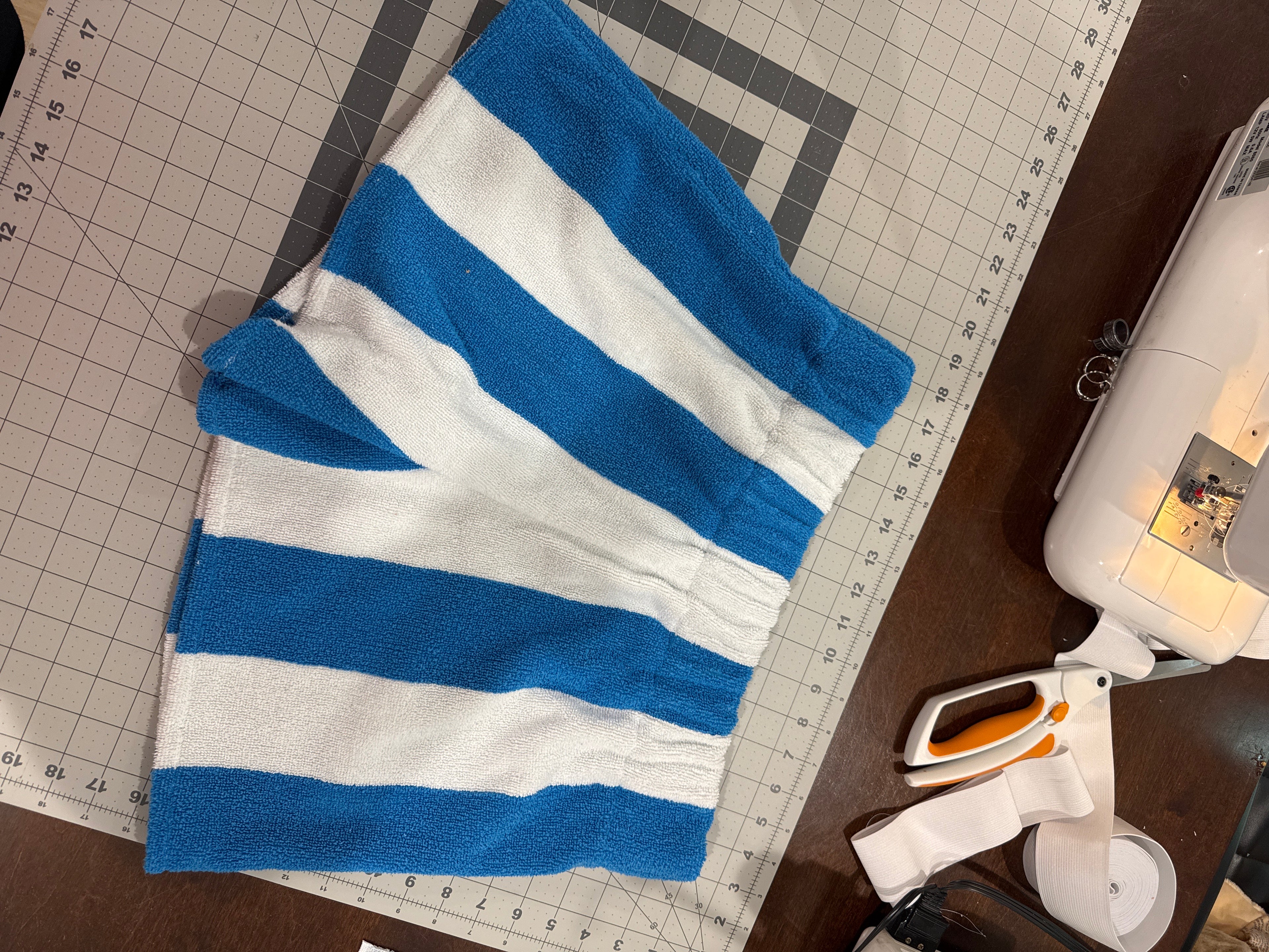 M/L blue stripped towel shorts