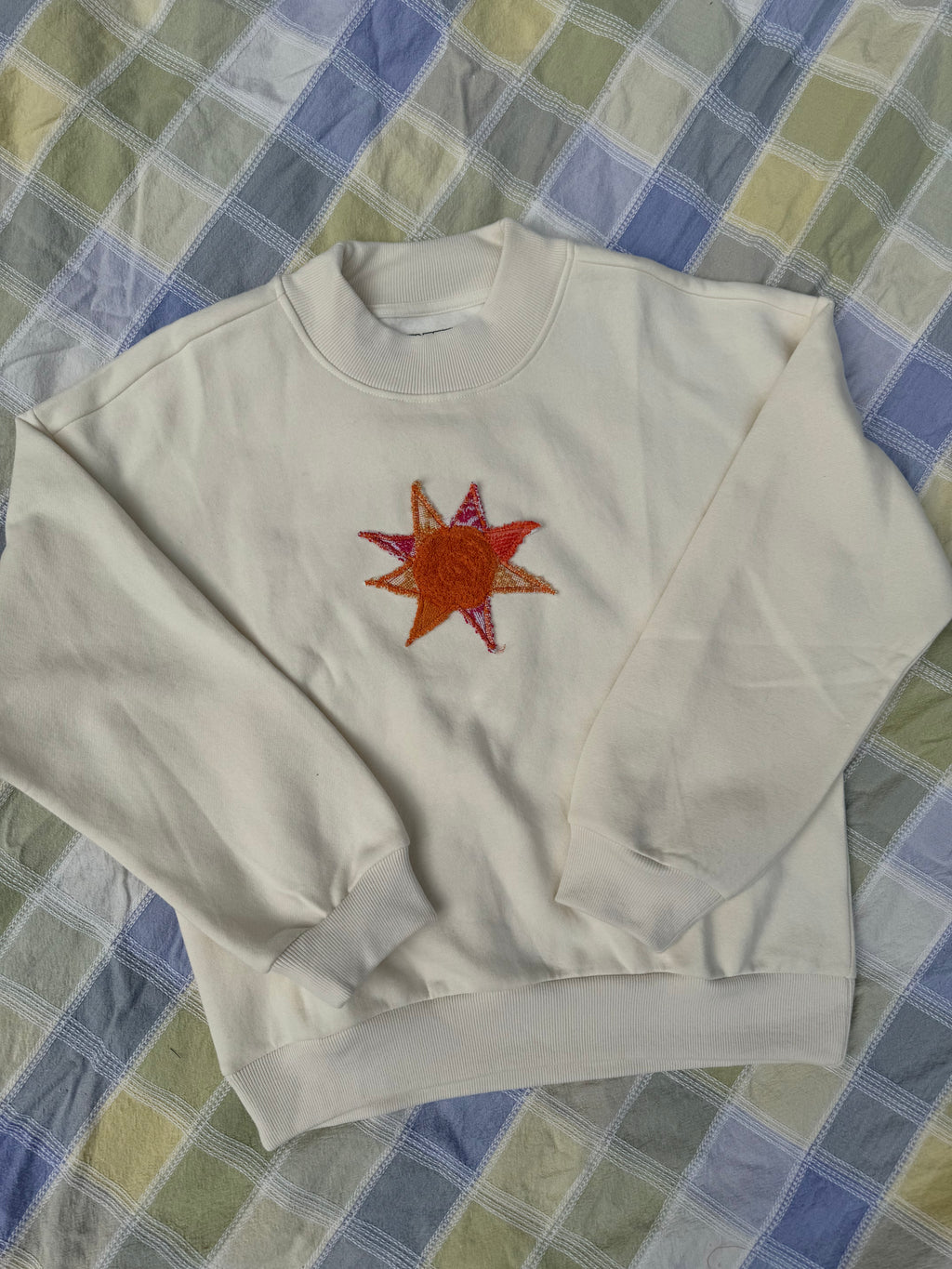 Sun Appliqué Mockneck - M