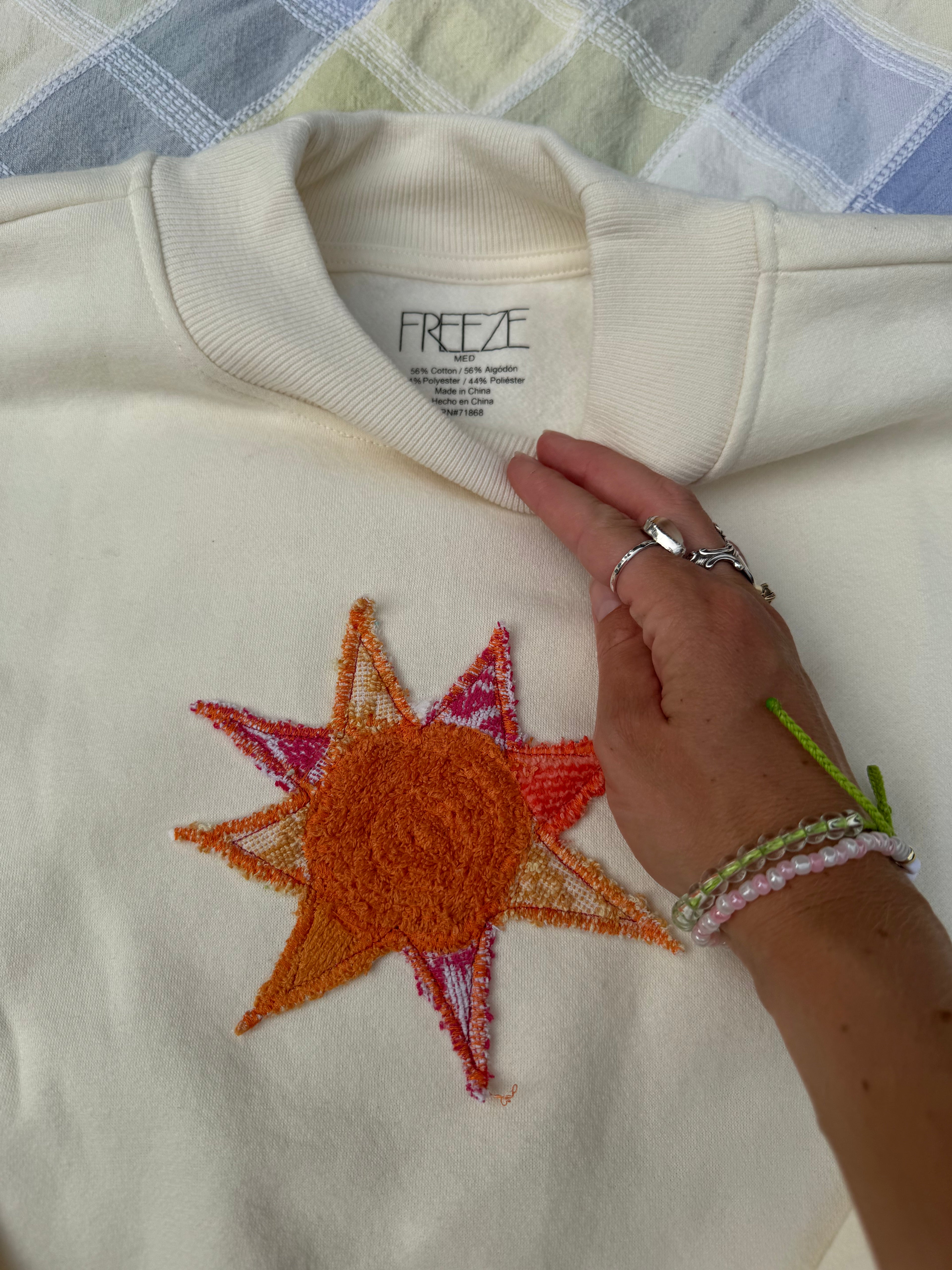 Sun Appliqué Mockneck - M